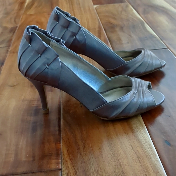New Aldo heels, size 6. Beige color. - Picture 4 of 6